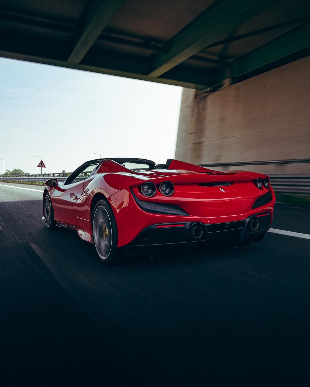 FERRARI F8 TRIBUTO